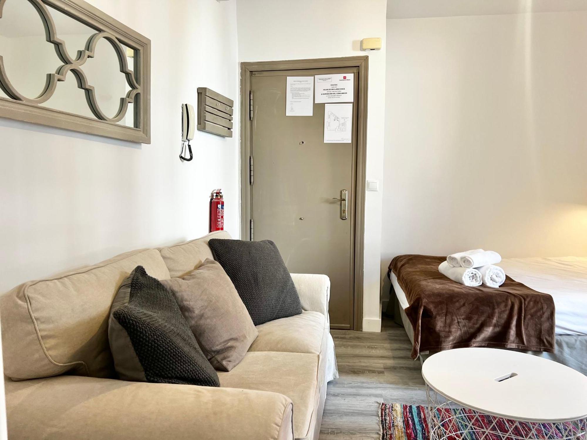 Estudio Puerta Cerrada Apartment Madrid Luaran gambar
